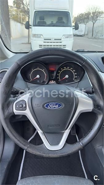 Usado Ford Fiesta Trend 90 CV (66 kW) 2009 Negro Utilitario