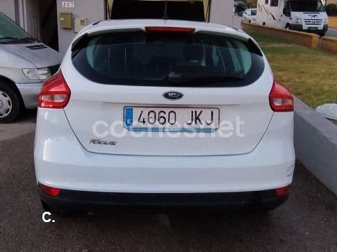 Usado Ford Focus Trend 120 CV (88 kW) 2015 Blanco Berlina