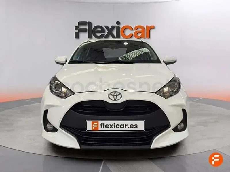 Usado Toyota Yaris Hybrid Active 116 CV (85 kW) 2025 Blanco Berlina