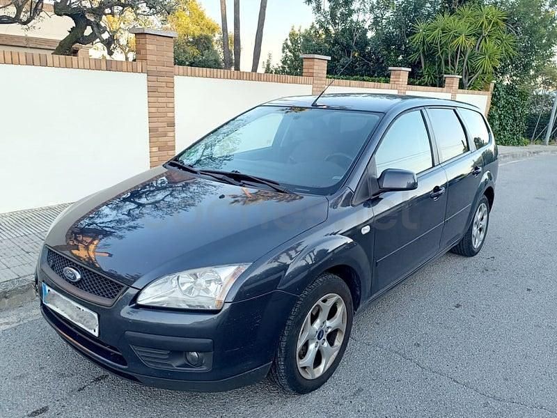 Usado Ford Focus Trend 145 CV (106 kW) 2008 Gris / plata Familiar