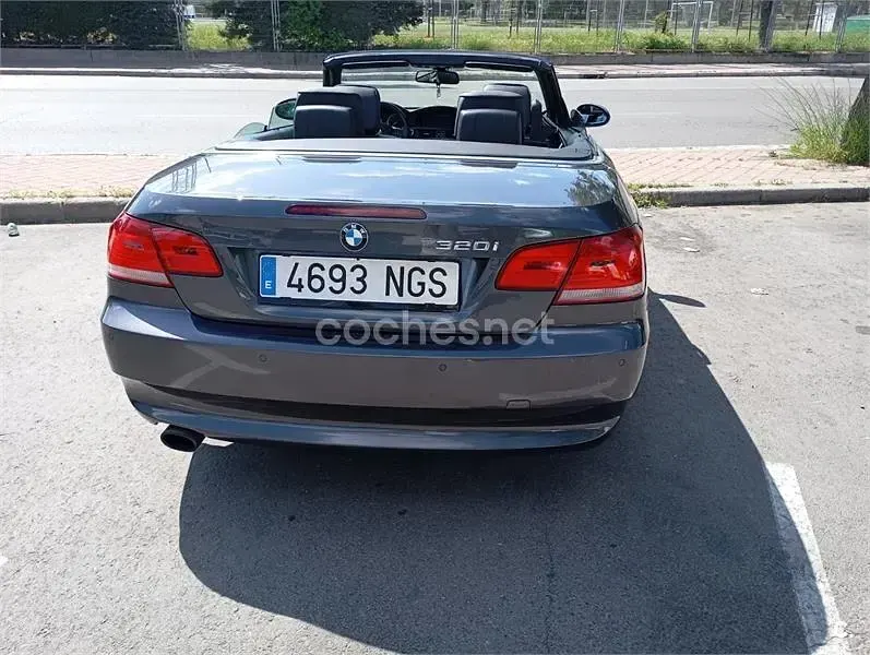 Usado BMW 320 Cabriolet 170 CV (125 kW) 2008 Gris / plata Descapotable