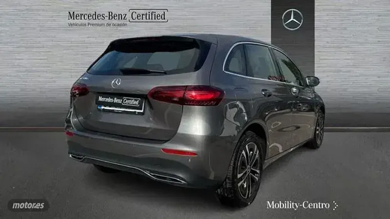 Usado Mercedes B250 217 CV (159 kW) 2024 Gris Utilitario