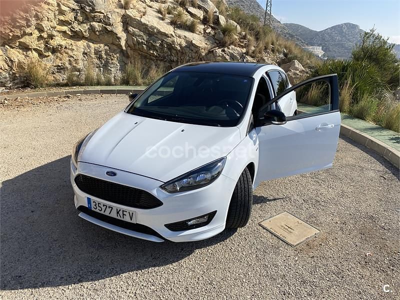 Blanco Usado 2017 Ford Focus ST-Line Berlina | 8700 € (Buen precio) - Imagen 1/4
