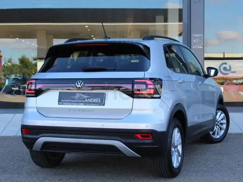 Usado VW T-Cross Advance 110 CV (80 kW) 2022 Gris / plata SUV