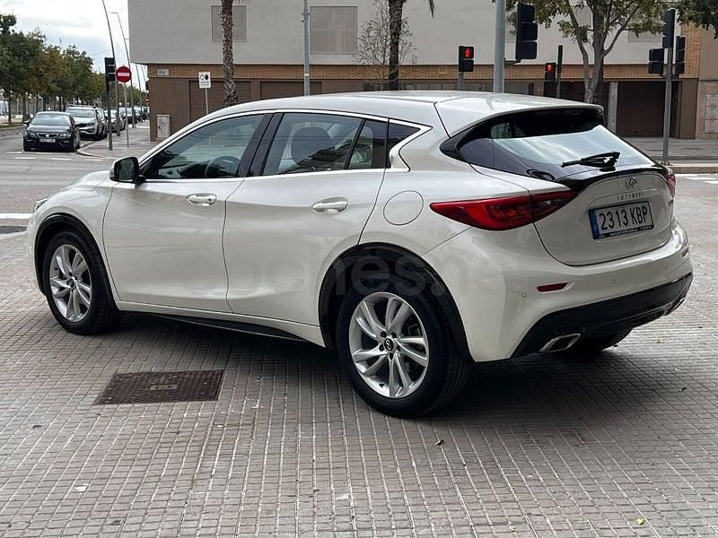 Usado Infiniti Q30 Sport Tech 109 CV (80 kW) 2017 Blanco Berlina