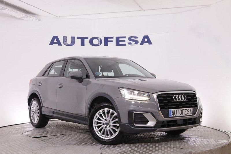 Usado Audi Q2 Design 116 CV (85 kW) 2019 Gris SUV