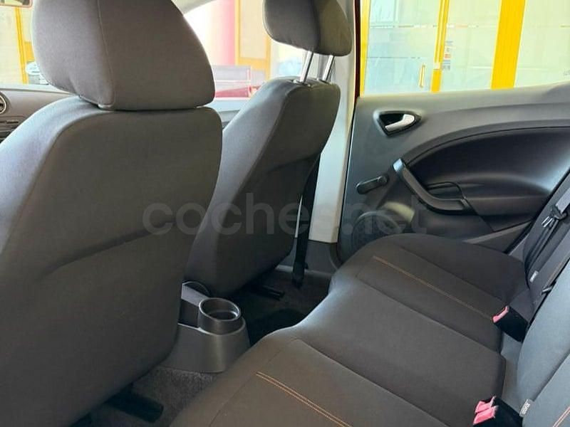 Usado Seat Ibiza Reference 90 CV (66 kW) 2012 Rojo Berlina