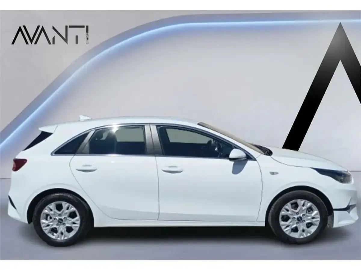Usado Kia Ceed 120 CV (88 kW) 2025 Blanco Utilitario