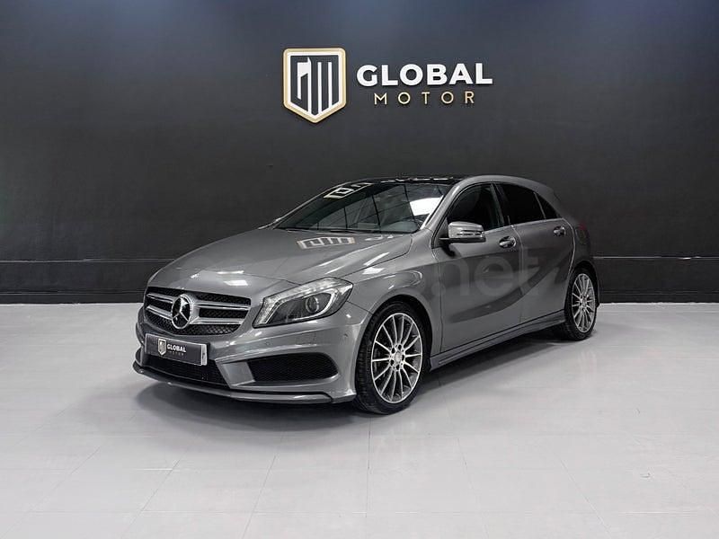 Usado Mercedes A180 AMG line 109 CV (80 kW) 2015 Gris / plata Berlina