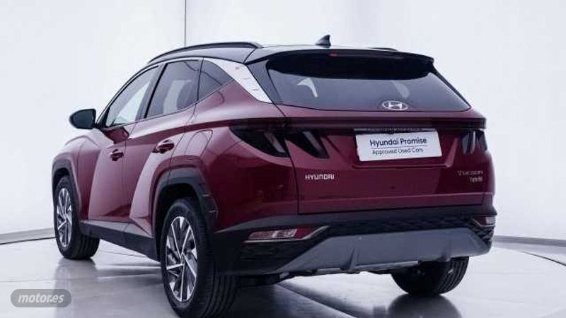 Usado Hyundai Tucson 150 CV (110 kW) 2023 Sunset red/phantom black SUV