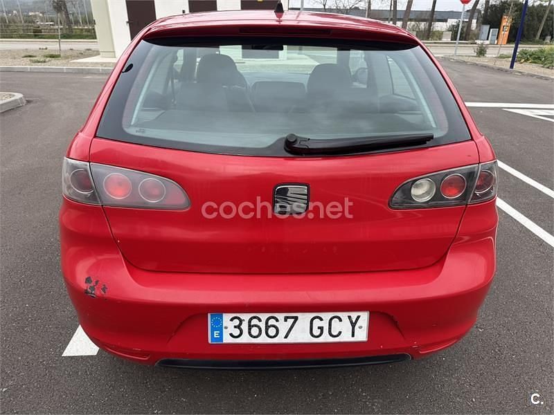 Usado Seat Ibiza 85 CV (62 kW) 2008 Rojo Berlina