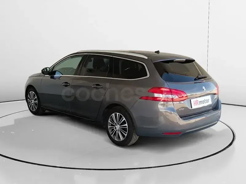 Usado Peugeot 308 SW Allure 130 CV (95 kW) 2021 Gris / plata Familiar