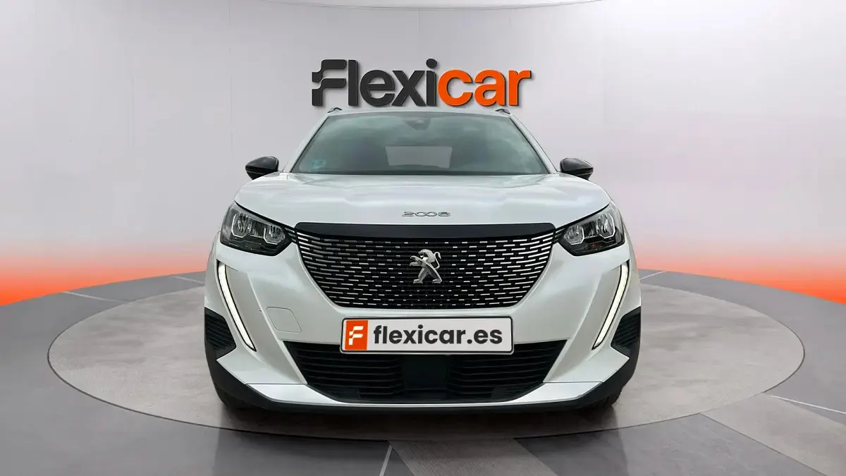 Usado Peugeot 2008 Allure 130 CV (95 kW) 2023 Blanco SUV