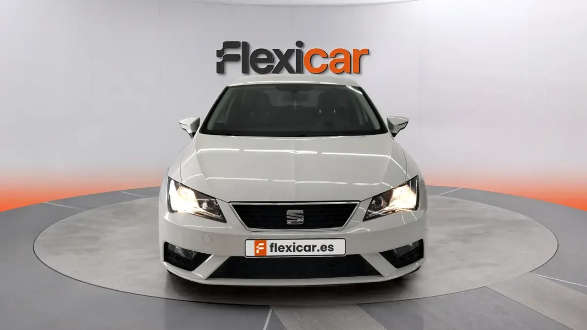 Usado Seat Leon Reference 115 CV (84 kW) 2019 Blanco Berlina