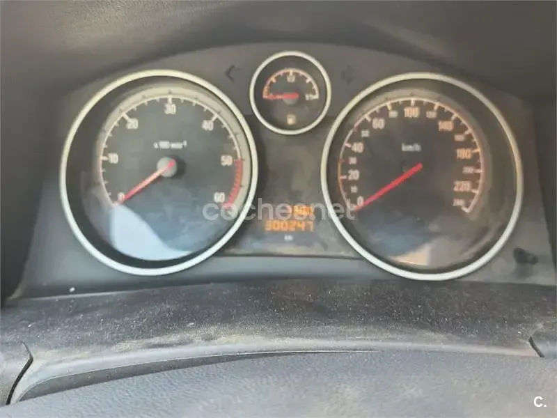 Usado Opel Astra Cosmo 100 CV (73 kW) 2005 Gris / plata Berlina