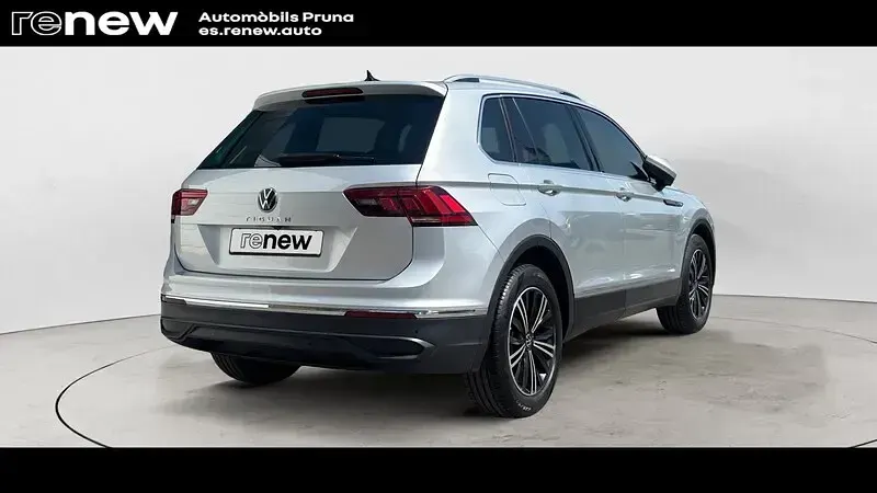 Usado VW Tiguan Life 150 CV (110 kW) 2022 Gris SUV