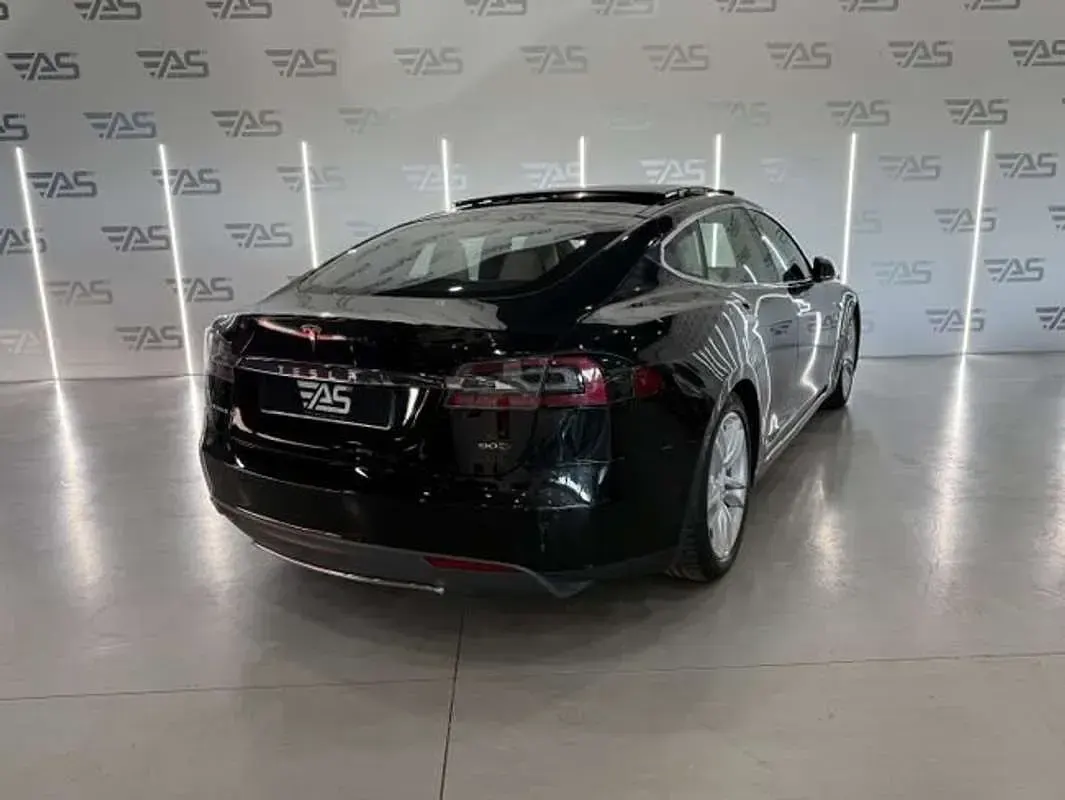 Usado Tesla Model S 389 kW (530 CV) 2016 Negro Utilitario