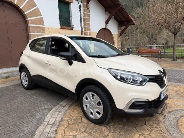 Usado Renault Captur Life 90 CV (66 kW) 2019 Beige SUV