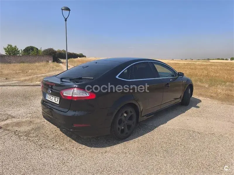 Usado Ford Mondeo Titanium S 163 CV (119 kW) 2012 Negro Berlina