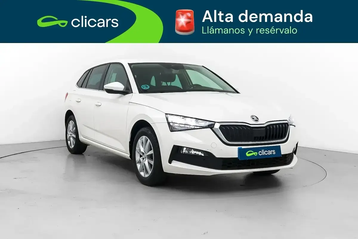 Usado Skoda Scala Ambition 110 CV (80 kW) 2022 Blanco Utilitario