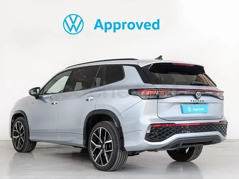 Usado VW Tayron R-line 193 CV (141 kW) 2025 Gris / plata SUV