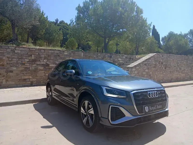 Usado Audi Q2 S-Line 150 CV (110 kW) 2022 Gris / plata SUV
