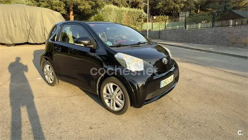 Usado Toyota iQ Multidrive S 98 CV (72 kW) 2011 Negro Utilitario