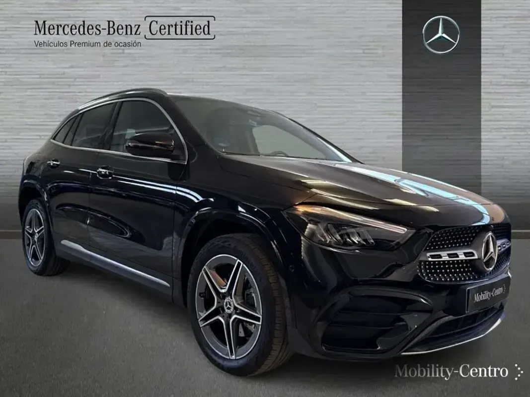Usado Mercedes GLA250 163 CV (119 kW) 2025 Negro noche SUV