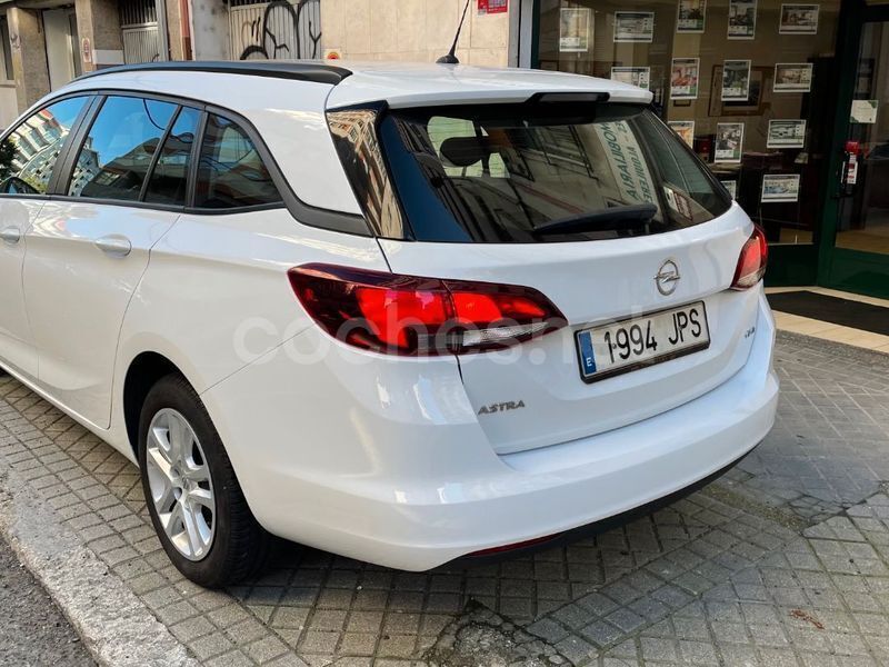Usado Opel Astra Selective 110 CV (80 kW) 2016 Blanco Familiar