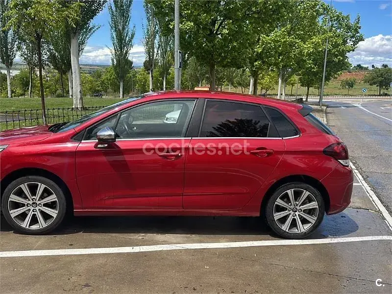 Usado Citroën C4 Feel 120 CV (88 kW) 2015 Rojo Berlina