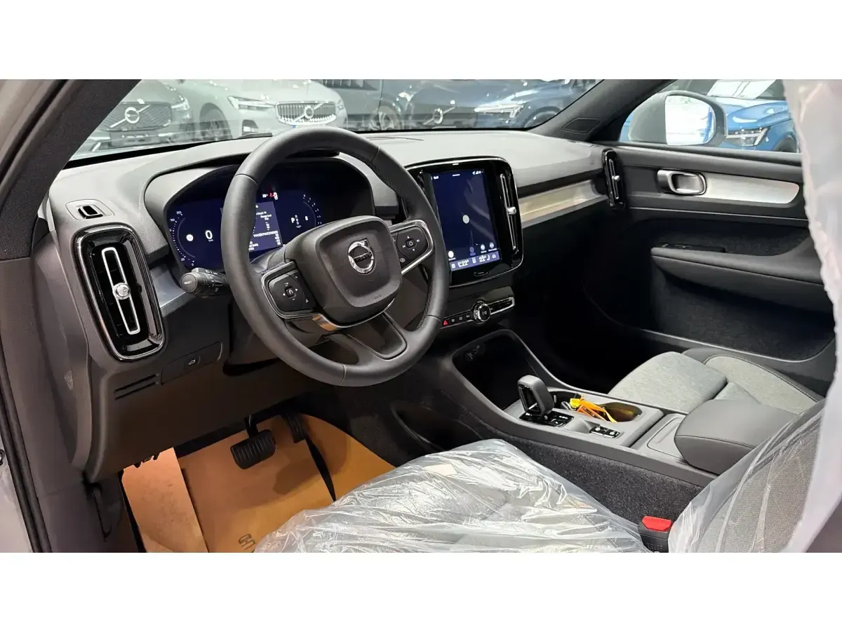 Nuevo Volvo XC40 Core 163 CV (119 kW) 2026 Gris SUV