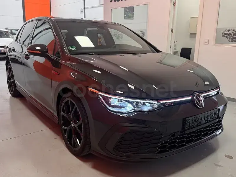Usado VW Golf VIII GTI 245 CV (180 kW) 2024 Gris / plata Berlina