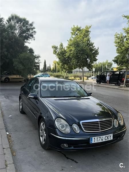 Usado Mercedes E270 Avantgarde 170 CV (125 kW) 2003 Azul Berlina