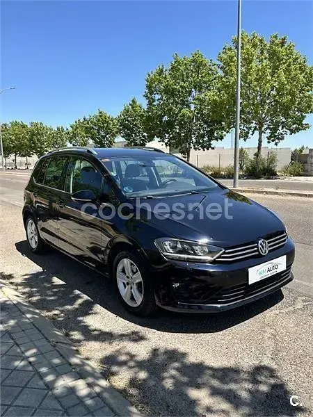 Usado VW Golf Sportsvan Advance 125 CV (91 kW) 2017 Negro Monovolumen