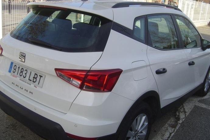Usado Seat Arona Reference 95 CV (69 kW) 2019 Blanco SUV