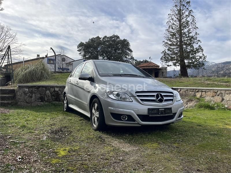 Usado Mercedes B180 109 CV (80 kW) 2009 Gris / plata Monovolumen