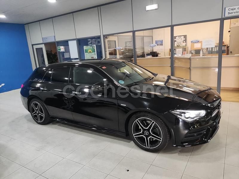 Negro Usado 2021 Mercedes CLA200 Shooting Brake Familiar | 30.800 € (Un poco caro) - Imagen 1/4