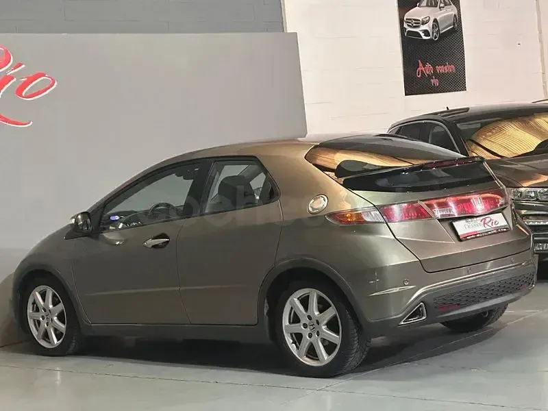 Usado Honda Civic Executive 140 CV (102 kW) 2008 Beige Berlina
