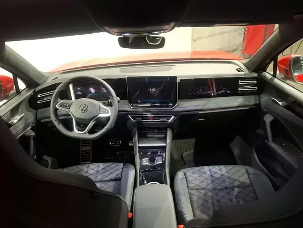 Usado VW Tiguan R-line 204 CV (150 kW) 2026 Rojo SUV