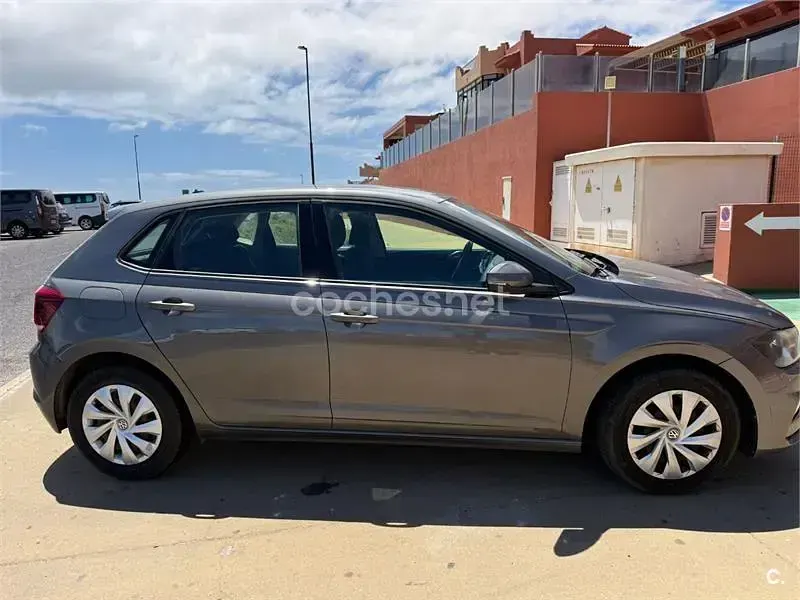 Usado VW Polo Advance 95 CV (69 kW) 2018 Gris / plata Utilitario
