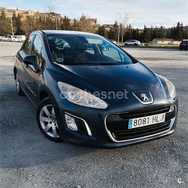 Usado Peugeot 308 Access 92 CV (67 kW) 2012 Gris / plata Berlina