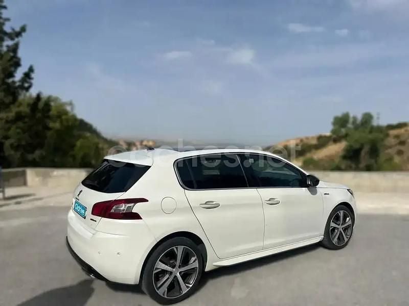 Usado Peugeot 308 GT-line 130 CV (95 kW) 2015 Blanco Berlina
