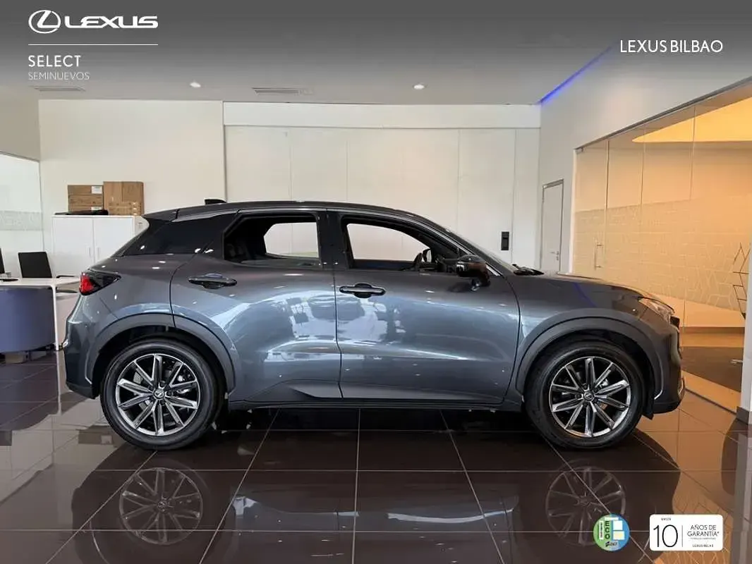 Usado Lexus LBX 136 CV (100 kW) 2025 Gris SUV