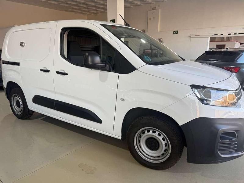Usado Citroën Berlingo Feel 102 CV (75 kW) 2020 Monovolumen