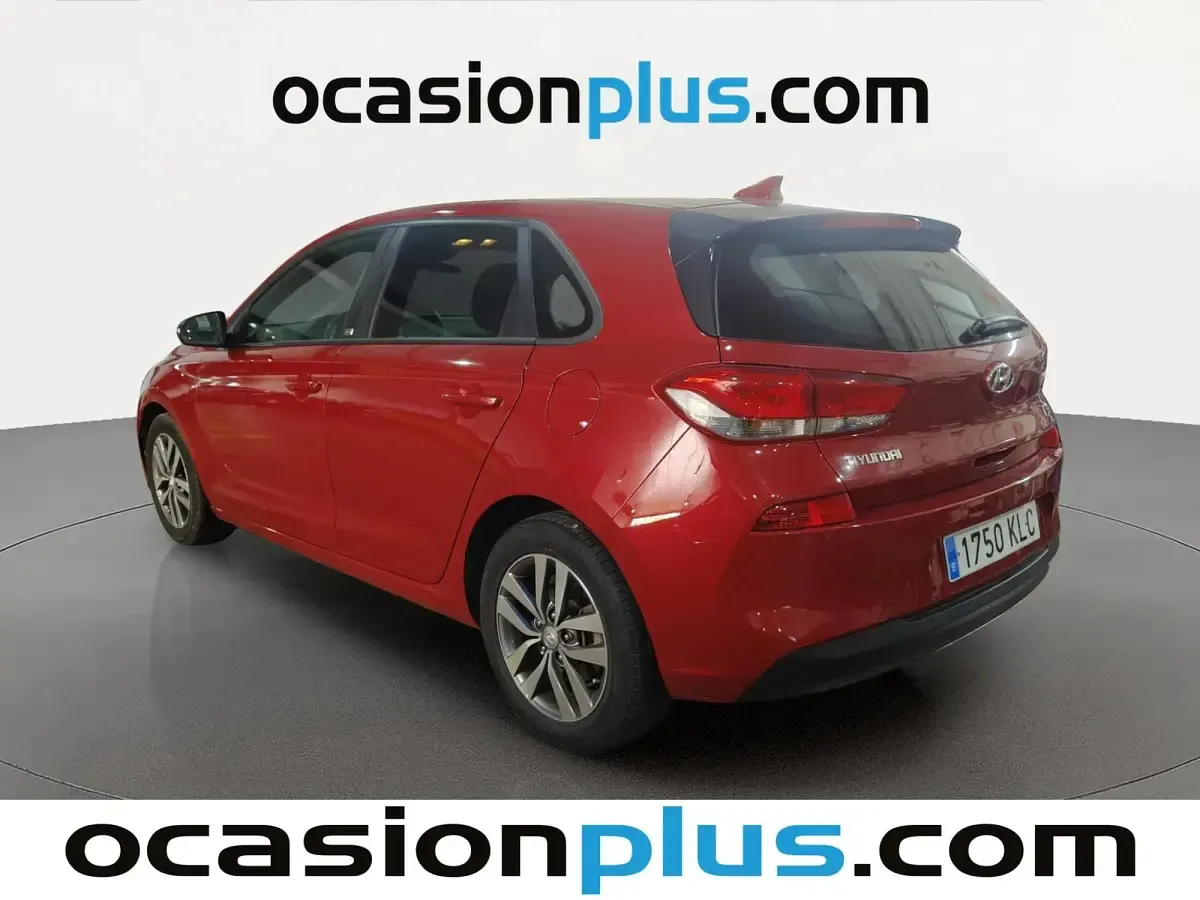 Usado Hyundai i30 110 CV (80 kW) 2018 Rojo Utilitario