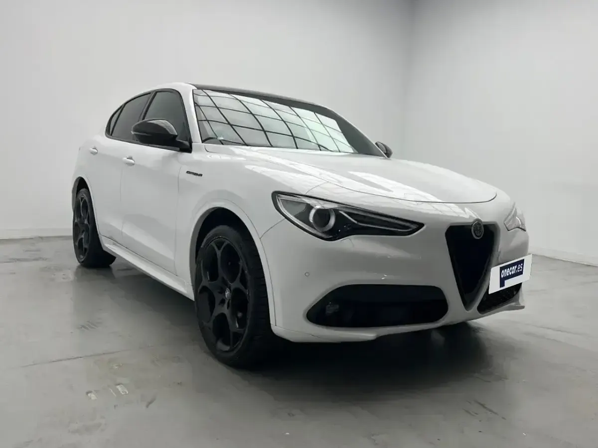 Usado Alfa Romeo Stelvio Estrema 210 CV (154 kW) 2023 Blanco SUV