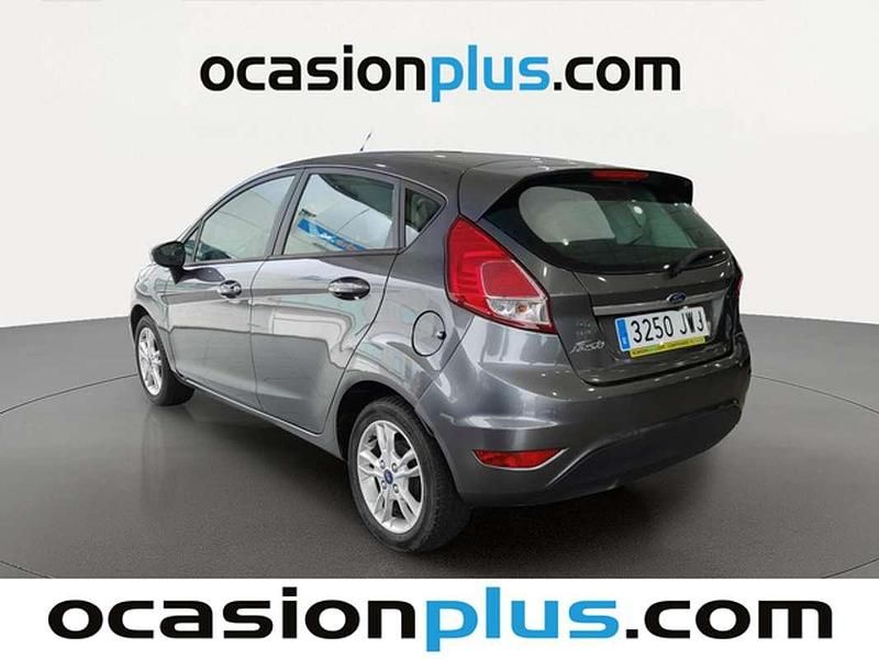 Usado Ford Fiesta Trend 82 CV (60 kW) 2017 Gris Utilitario