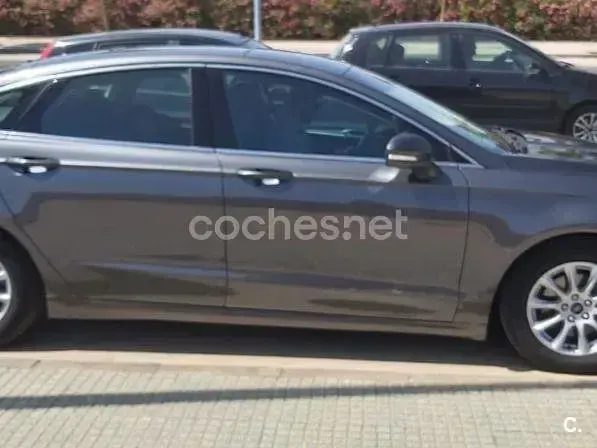 Usado Ford Mondeo Trend 150 CV (110 kW) 2016 Gris / plata Familiar