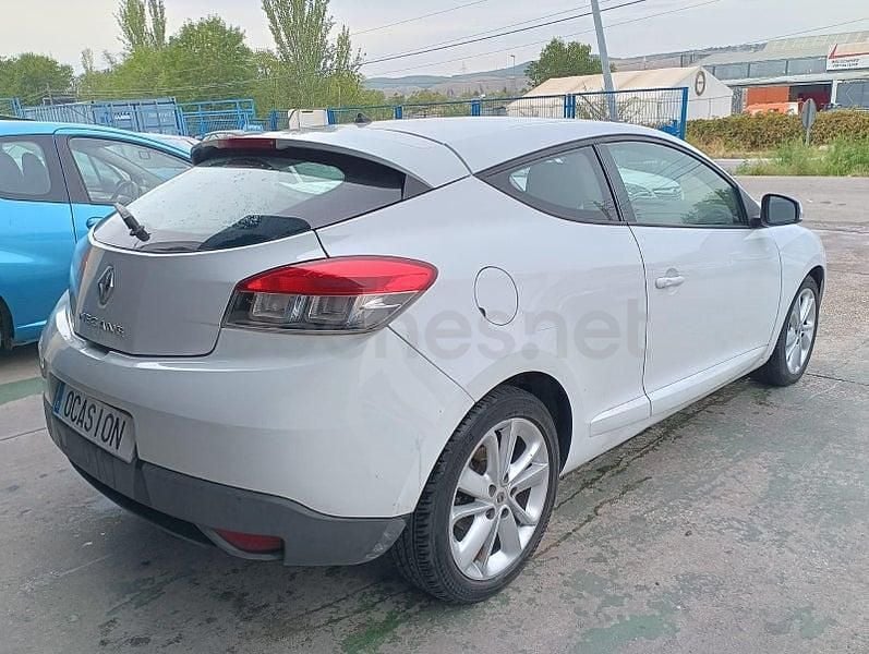 Usado Renault Mégane Dynamique 115 CV (84 kW) 2012 Blanco Berlina