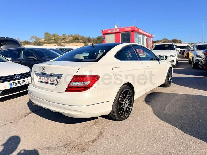 Usado Mercedes C220 170 CV (125 kW) 2014 Blanco Coupe